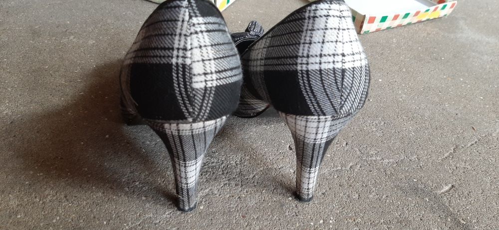 Sapatos tacão 37