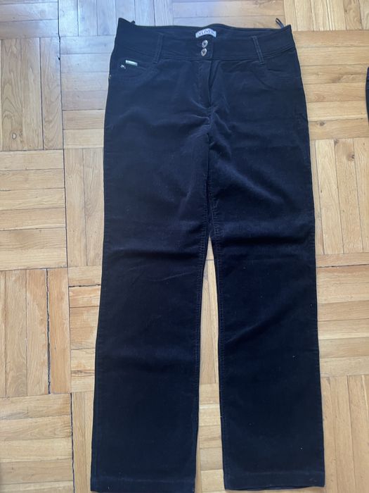 Продам недорого нові жіночі вільветові джинси