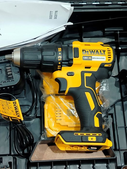Akumulatorowa wiertarko-wkrętarka DeWalt DCD777D2T,  2 Akumulatory 2Ah