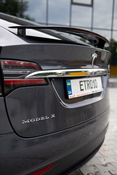 Оренда Tesla model X без застави