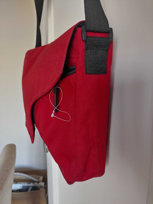 Pasta executiva ExxonMobil vermelha