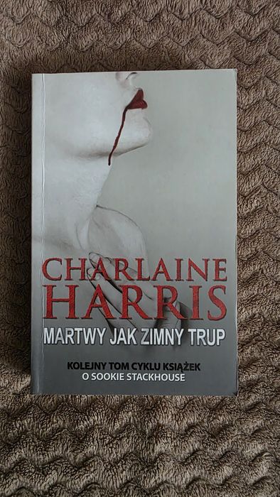 [1] Charlaine Harris "Martwy jak zimny trup"