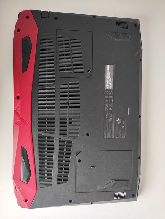 Acer Predator Helios 300 G3-572 IPS/i7/nVidia GTX 1060/512/16