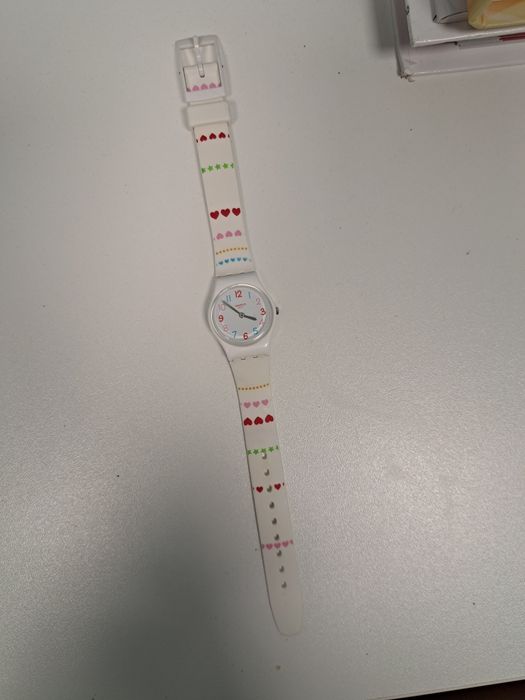 Dziewczęcy delikatny zegarek swatch lady serduszka