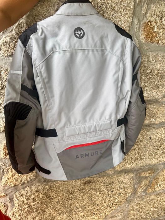 Vendo casaco e calças de moto armure
