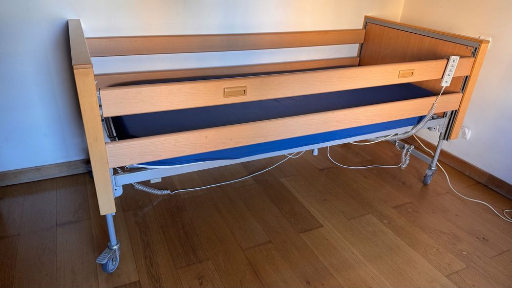 Cama articulada INVACARE Medley Select e colchão anti escaras
