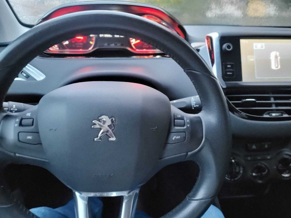 Peugeot 208 1.2 style 41.200 km Nacional Revisões na marca