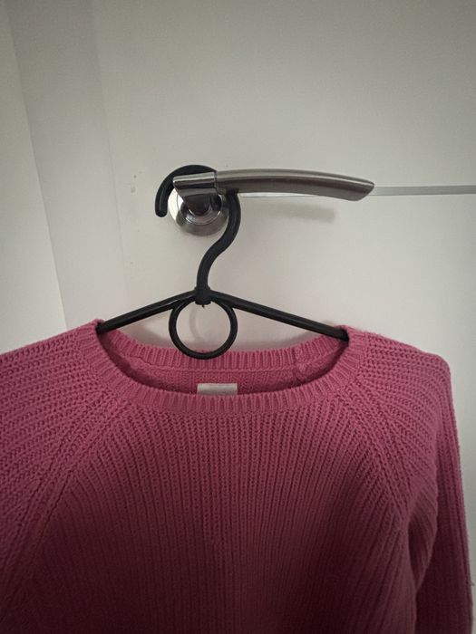 Różowy sweter