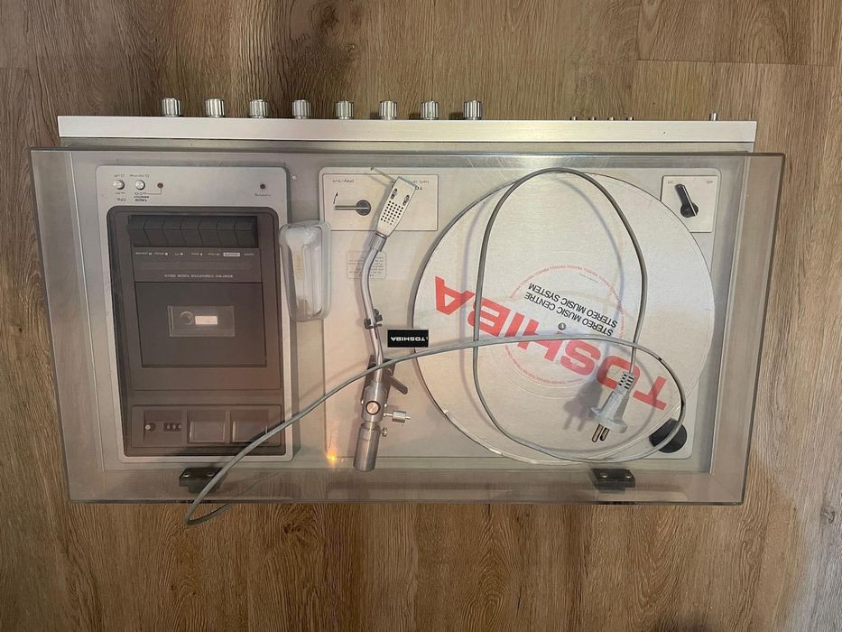 Gira-discos vintage Toshiba + colunas