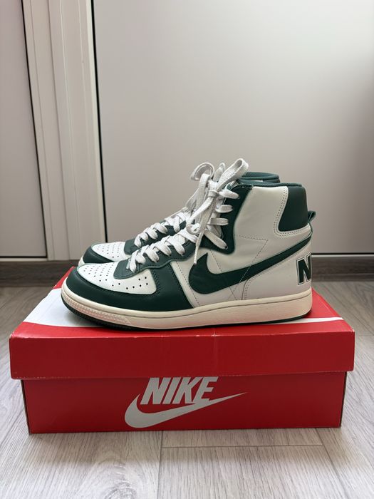 Продаю кросівки Nike розмір 42(26,5см)
