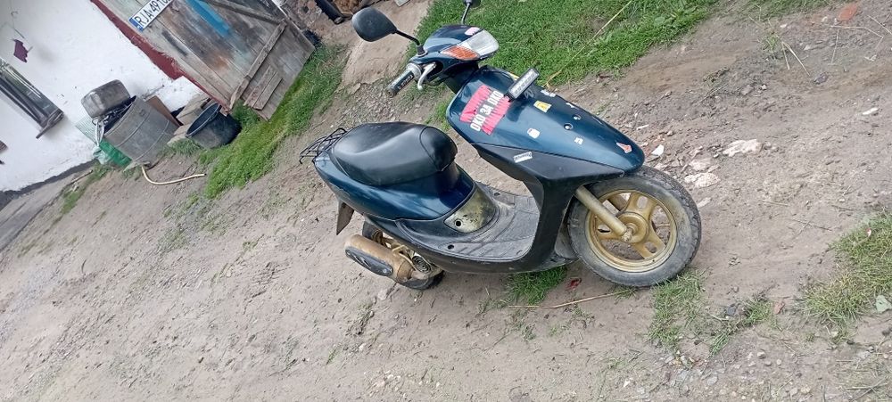 Продам 2 скудери по ціні 1 Хонда діо аф34 і сузуці лец 2