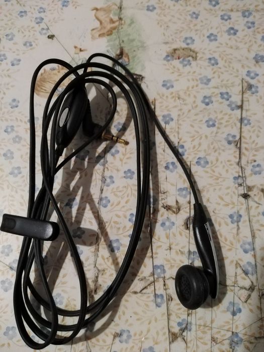 Vendo auriculares para telemóvel bom estado
