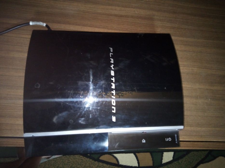 PS3 работает хорошо и отличное состояние