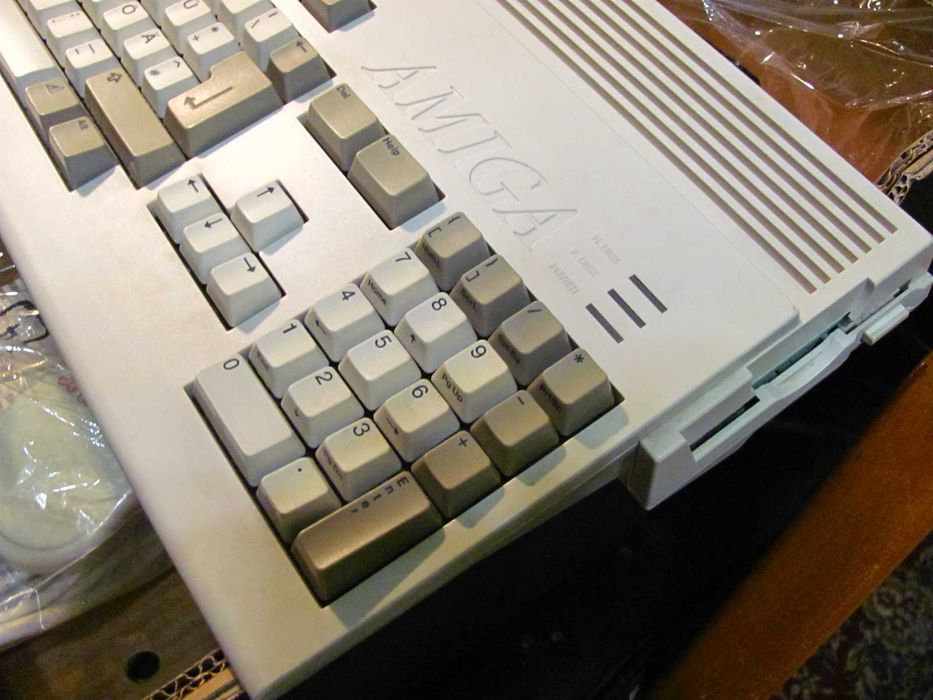 Komputer Amiga 1200 z zasilaczem - pełnosprawny - plomba fabryczna -