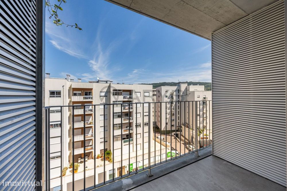 Apartamento T0 Novo em condomínio fechado com Varanda