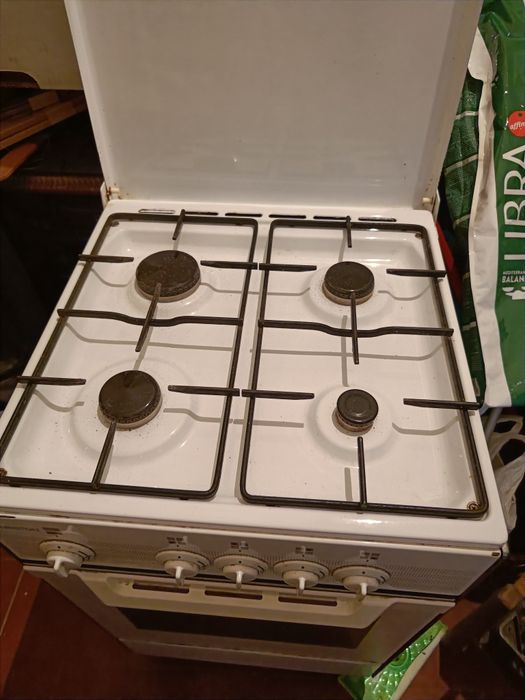 Fogão Ariston com forno (gás natural)