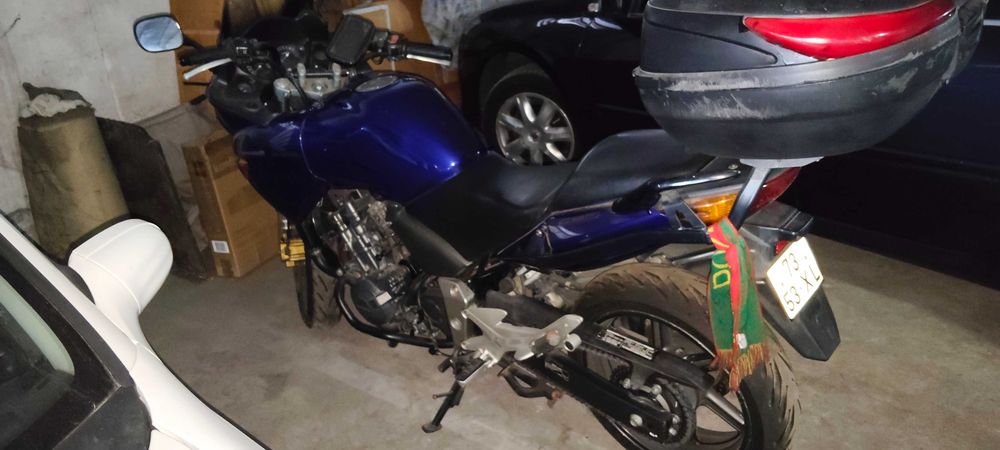Vendo moto Honda 600 CBF em estado impecável, preço a negociar