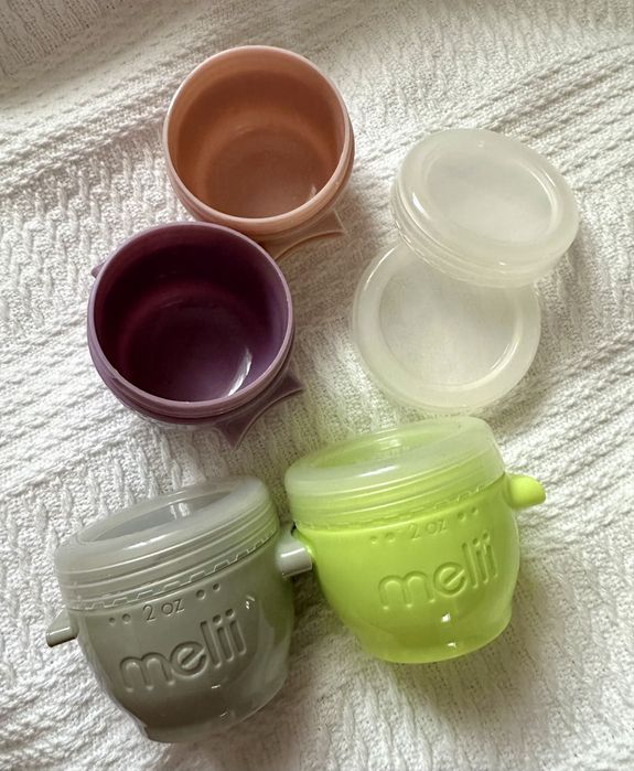 Набір контейнерів для зберігання.