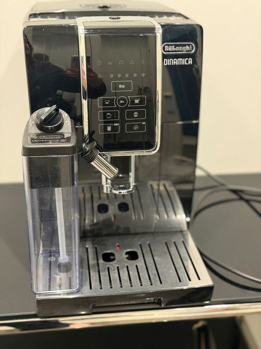 Кавомашина Delonghi Dinamica