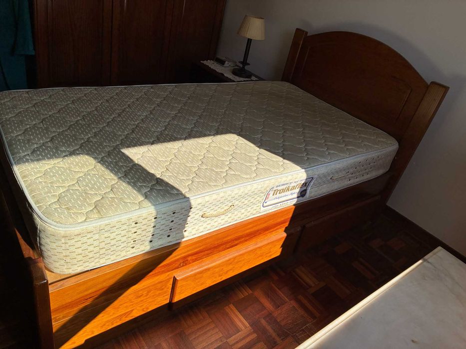 Quarto Completo  Cama Solteiro + 1 Mesa de Cabeceira + Camiseiro