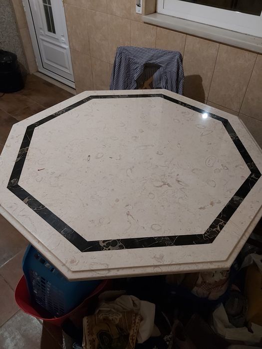 Mesa de cozinha ou sala em Mármore.