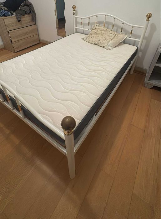 Cama de ferro com colchão