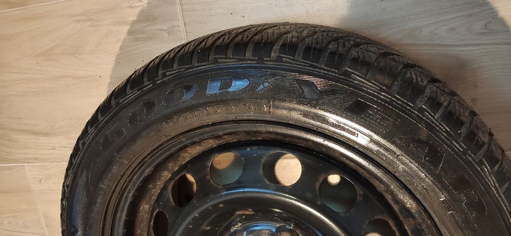 Koła zimowe Goodyear Ultragrip z felgami stalowymi