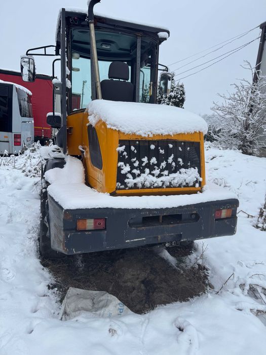 Фронтальний навантажувач