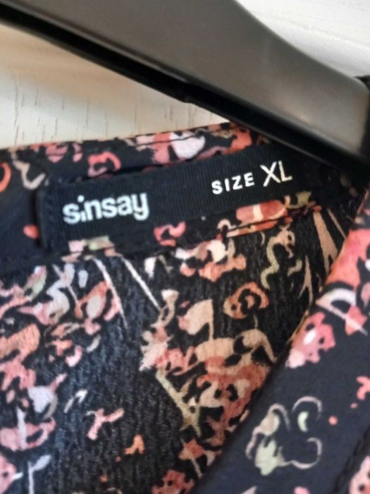Śliczna duża sukienka damska  " SINSAY " , rozmiar XL / 42