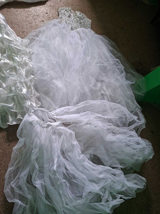 Свадебное платье 2 штуки за 700 гривен.