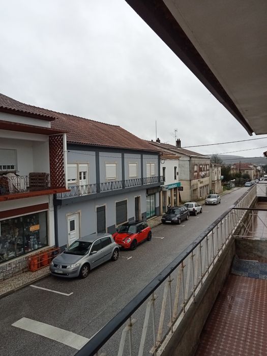 T2 ALUGAR NO Centro do AVELAR - com estacionamento e aparcamento