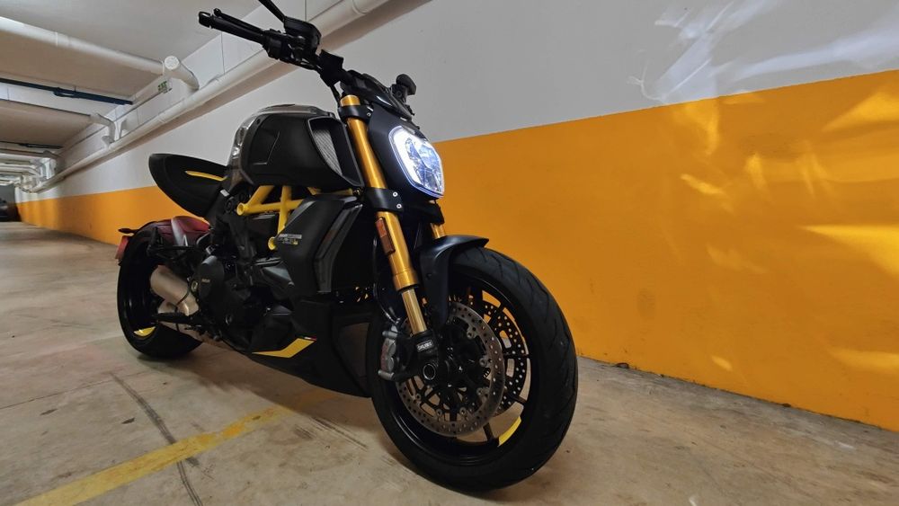 Diavel 1260s Black and Steel