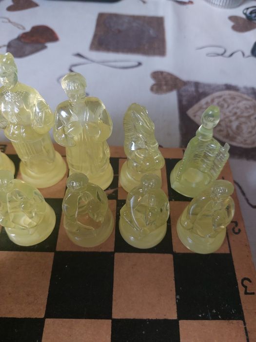 Гра" П'ятнашка" шашки,шахмати