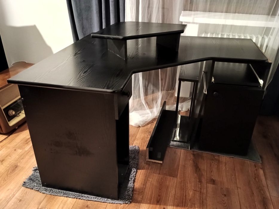 Biurko narożne pod komputer