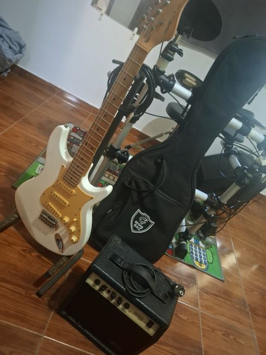 Guitarra + caixa.
