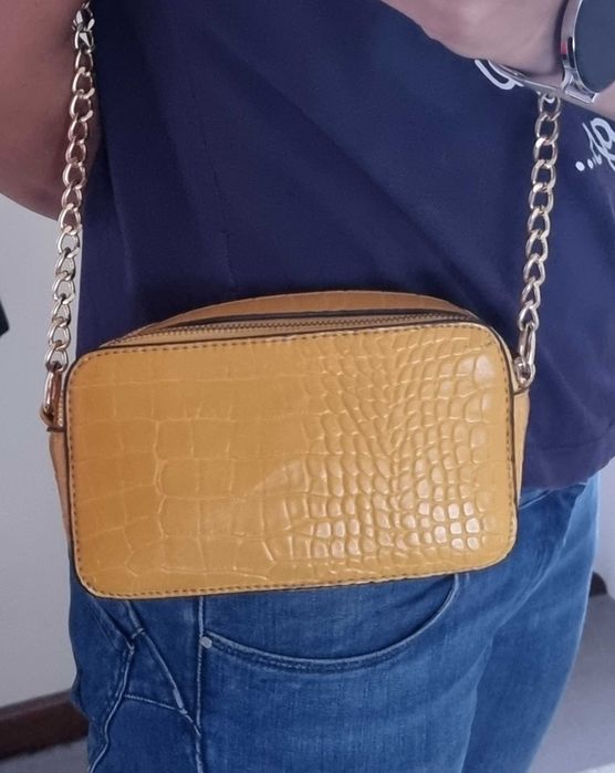 Carteira amarela de ombro