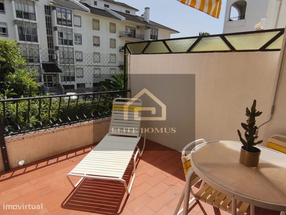 T2 com BOX, Terraço e Suite em Condomínio Fechado - Carcavelos!