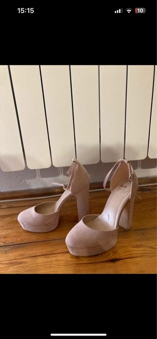 Szpilki na platformie