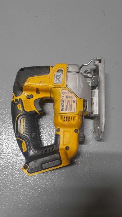 Wyżynarka DEWALT DCS 334