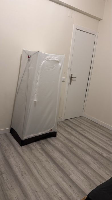 Quarto compartilhado por 3