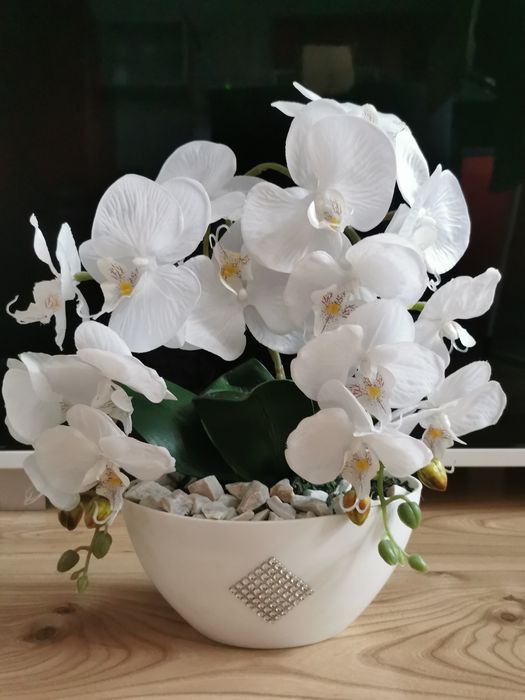 Sztuczny storczyk w doniczce