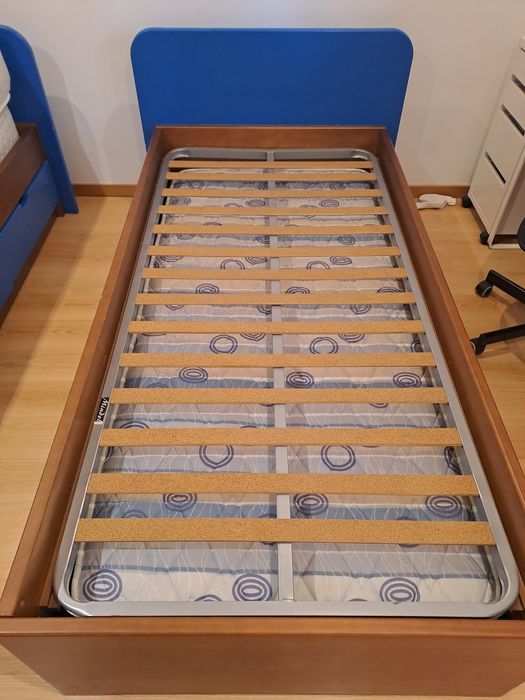 Camas Cerne e  mesa de cabeceira