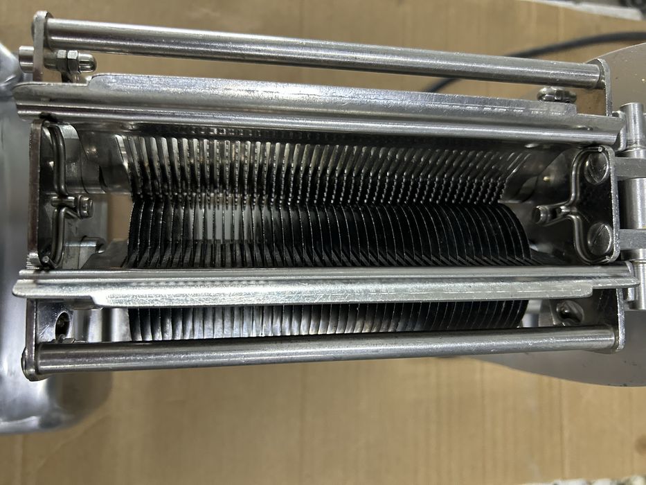 Стейкер , машина  для нарізання на полоски, ломтиками.