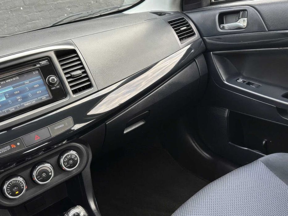 Mitsubishi Lancer Evolution GSR      2014