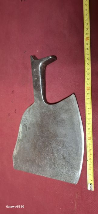 Antigo e pesado cutelo