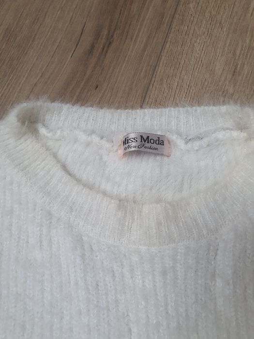 Sweter zimowy biały