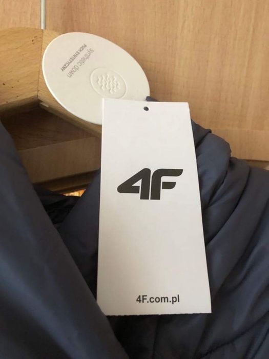 Zimowy płaszcz damski 4F