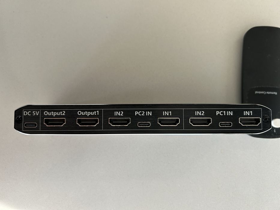 Przelacznik KVM 4K 2x2 USB3.0 + sterowanie z pilota