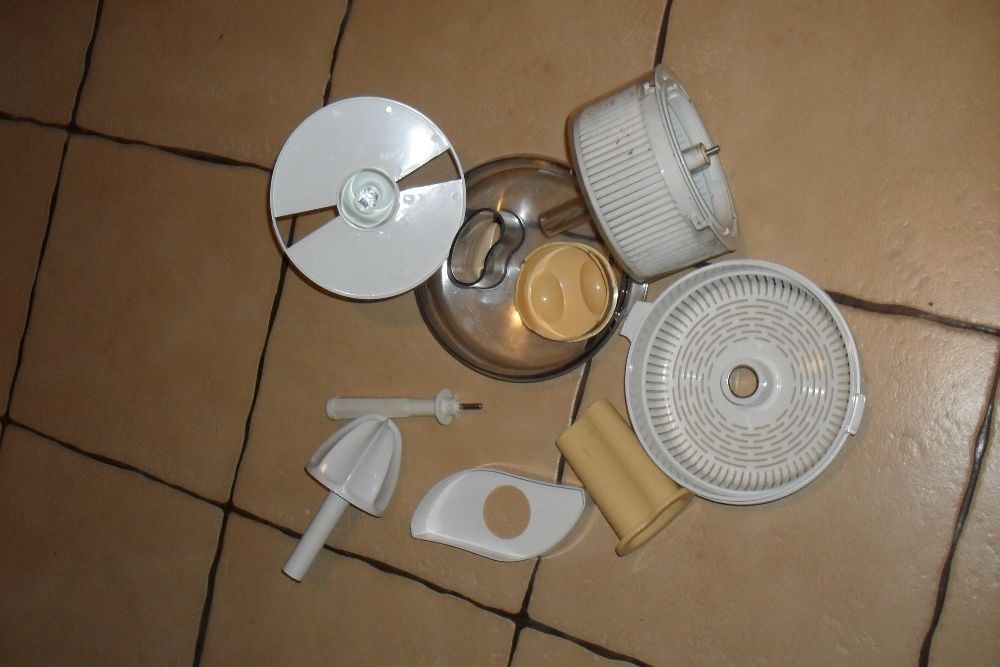 кухонный комбаин , коктельница, тестомес, миксер