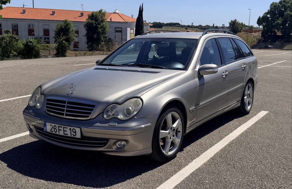 Mercedes C 220 Avantgarde Impecável!